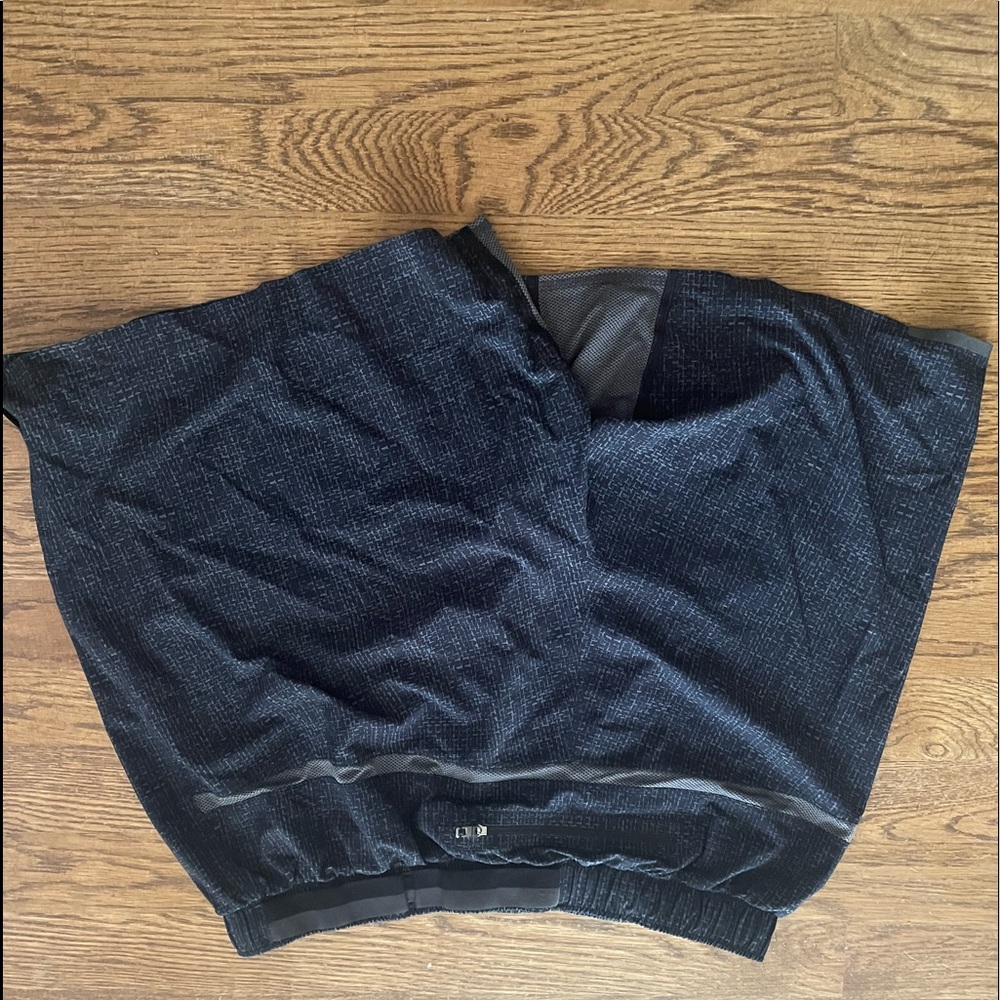 Lululemon shorts large , 7 inch inseam